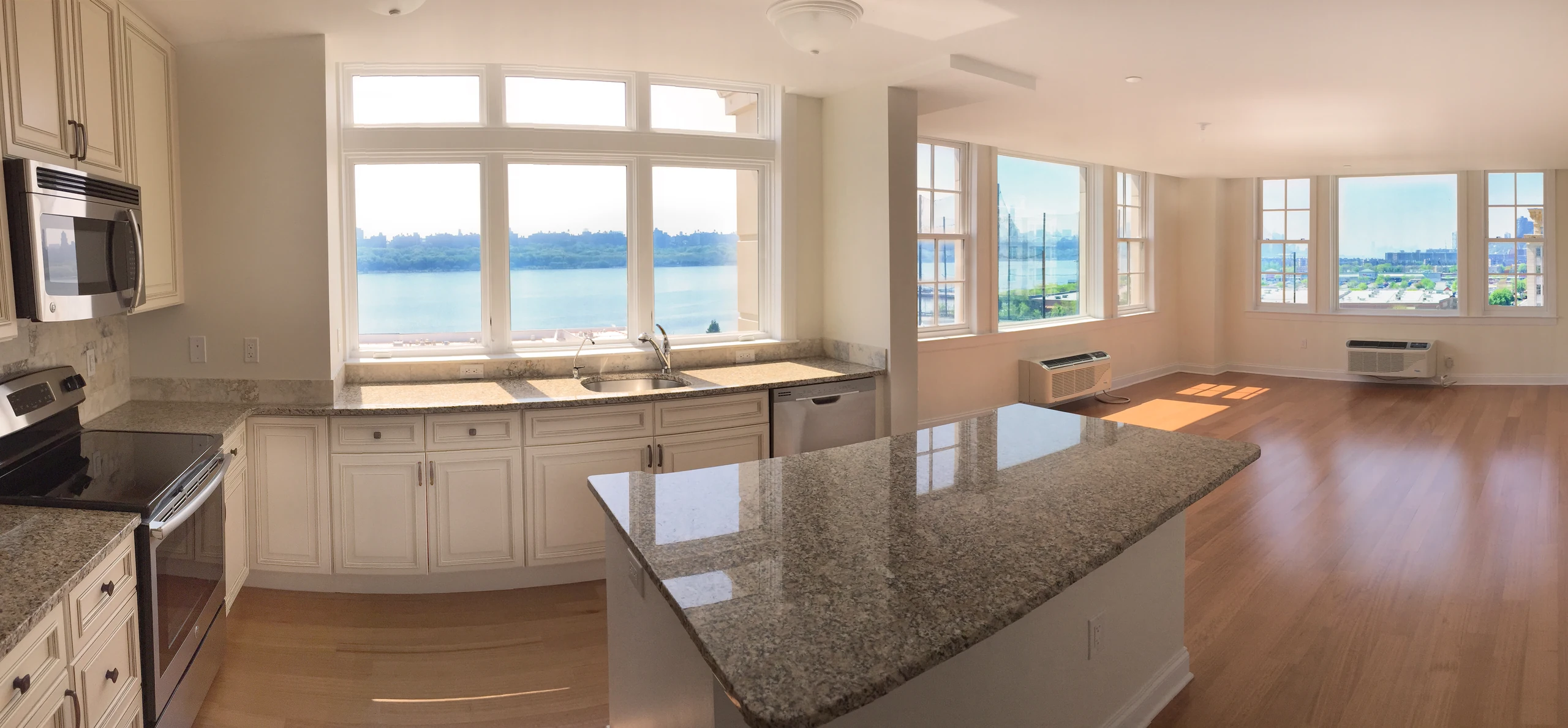 Light-filled residence with an open kitchen and views across the water